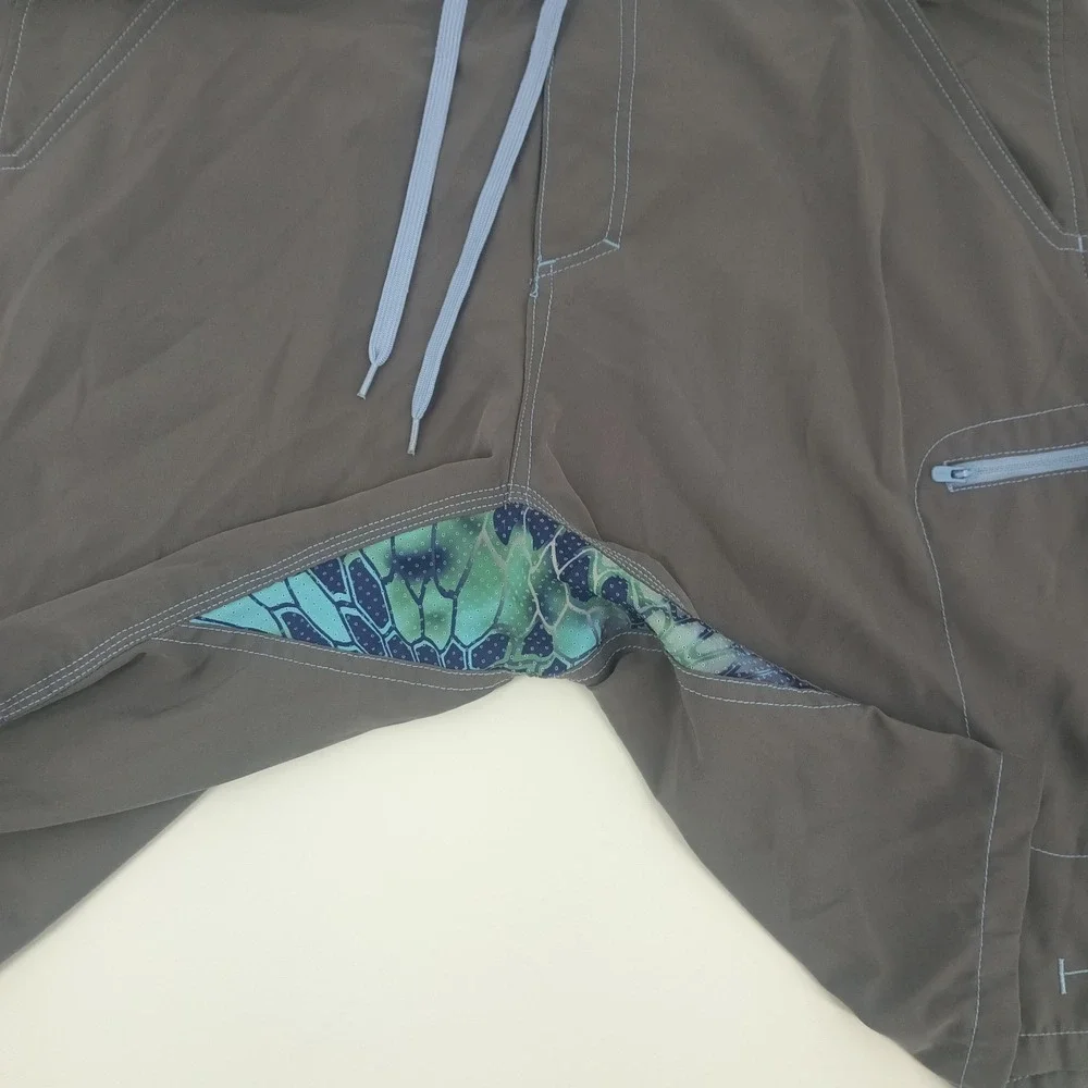 Huk Performance Fishing Shorts Mens XL Gray Blue Scales Board Shorts Zippered
